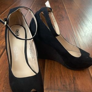 Black wedges mossimo brand size 8.5